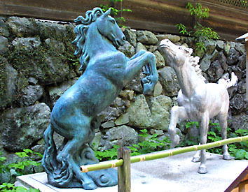 絵馬の像