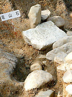 発掘された竜山石
