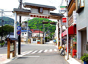 商店街から参道へ